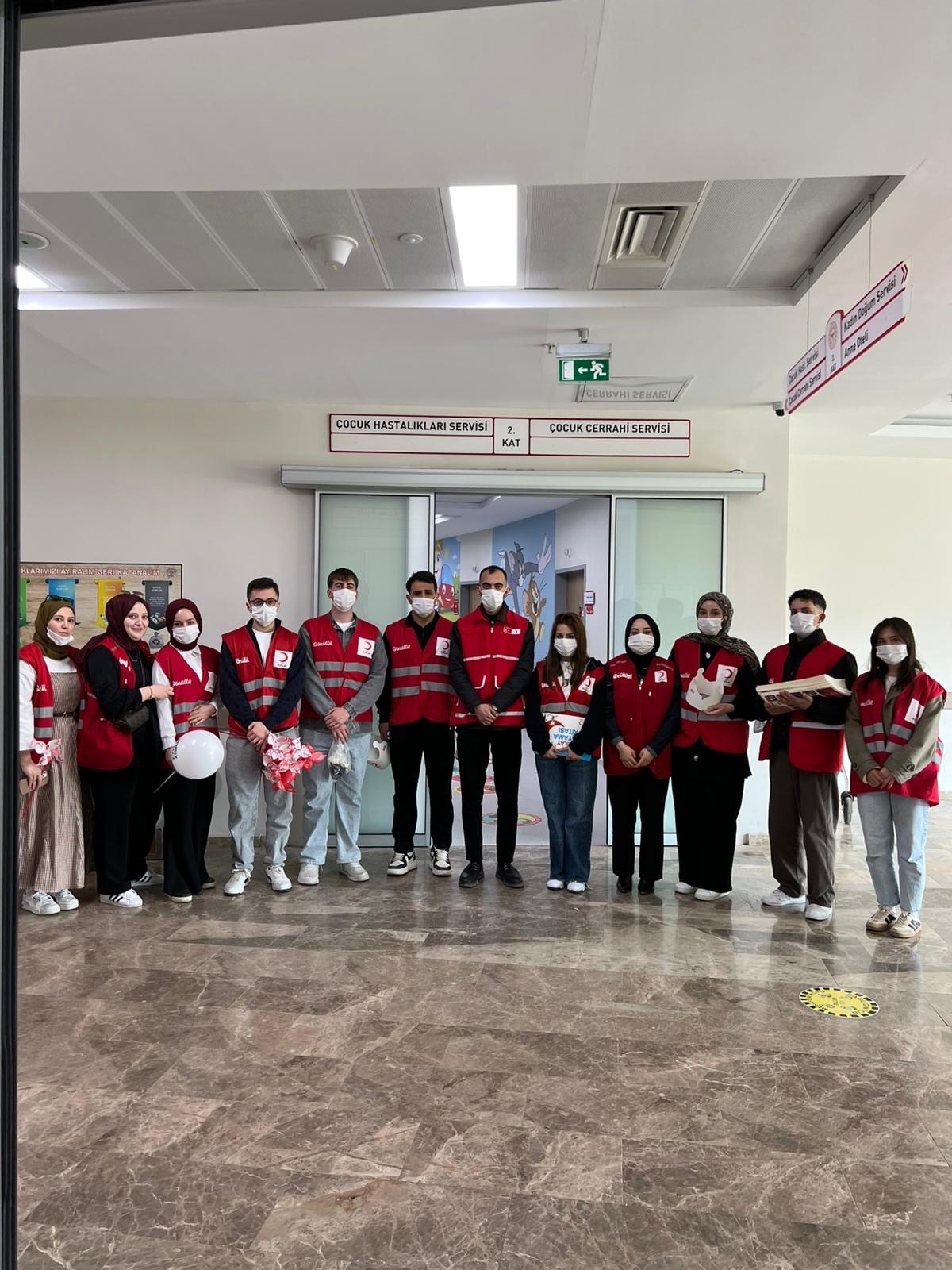 Genç Kızılay Gönüllülerinden Minik Kalplere 23 Nisan Ziyareti