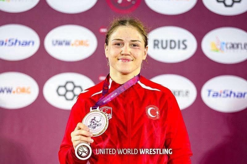 Beyza Nur Akkuş Avrupa’yı Salladı: Bayburtlu Güreşçiden Bronz Madalya!