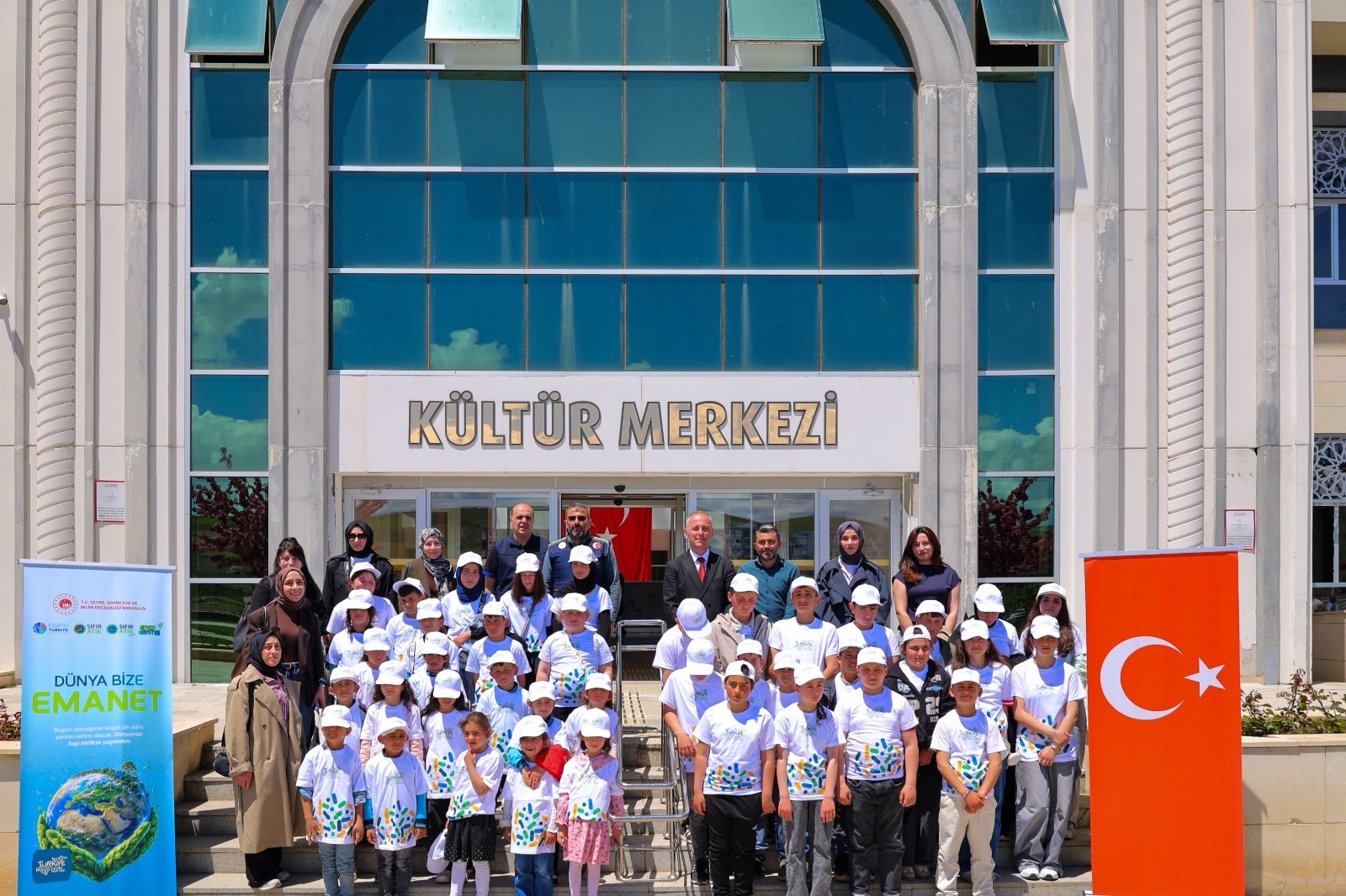 MİNİK YÜREKLERDE BÜYÜK FARKINDALIK: BAYBURT’TA ÇEVRE HAFTASI COŞKUSU!